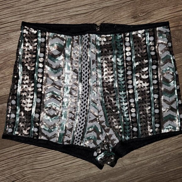 Feel Forever 21 in Sequin Fun Shorts 💄 💍💄 💍 - Picture 1 of 5